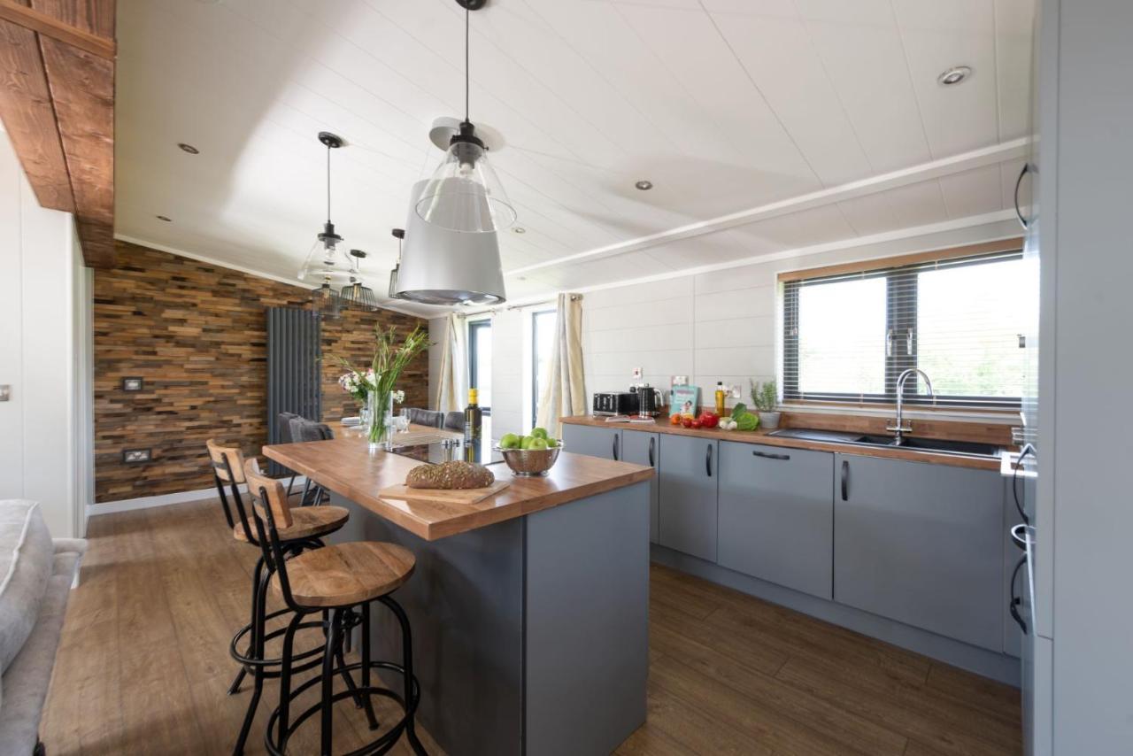 Primrose Lodge, 25 Roadford Lake Lodges Lifton Dış mekan fotoğraf
