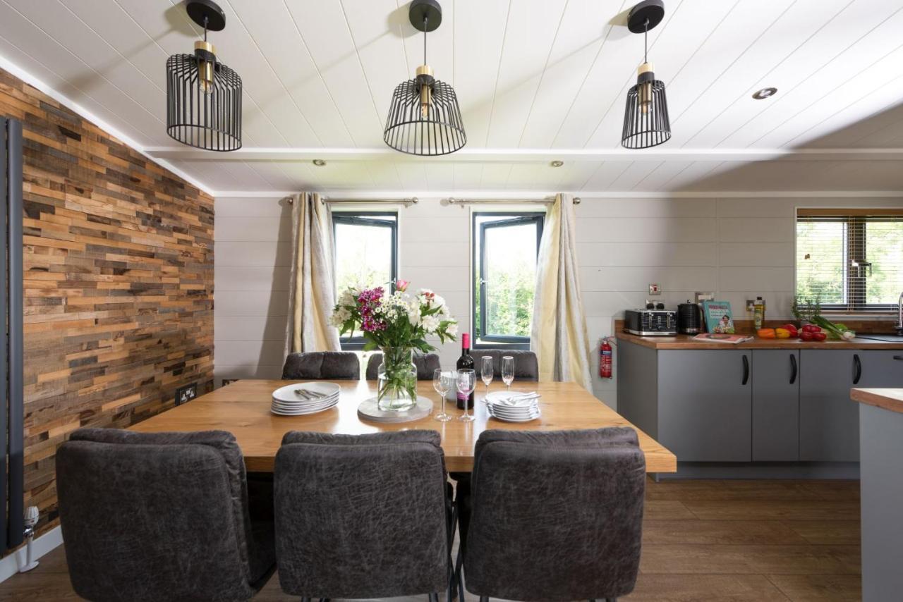 Primrose Lodge, 25 Roadford Lake Lodges Lifton Dış mekan fotoğraf